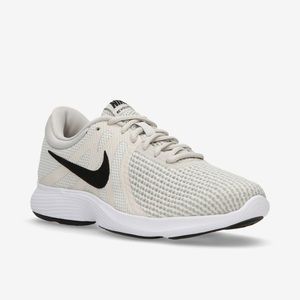 Nike - Women’s Revolution 4